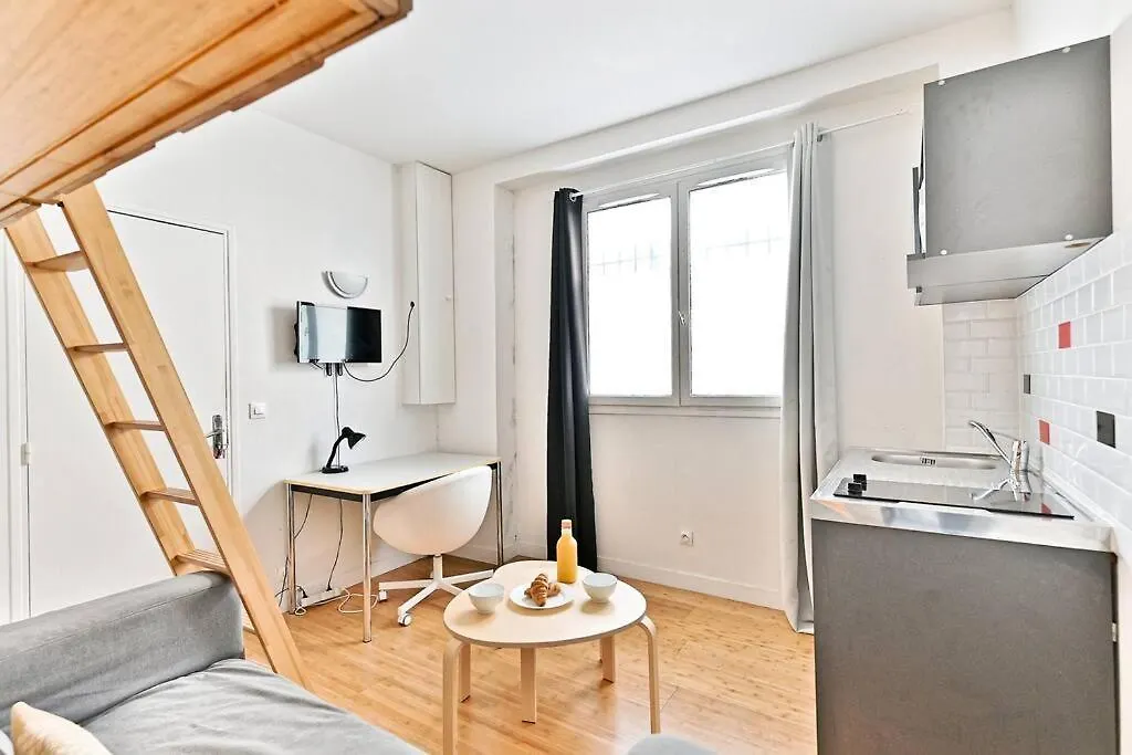 Charmant Studio Avec Mezzanine Boulevard Voltaire باريس
