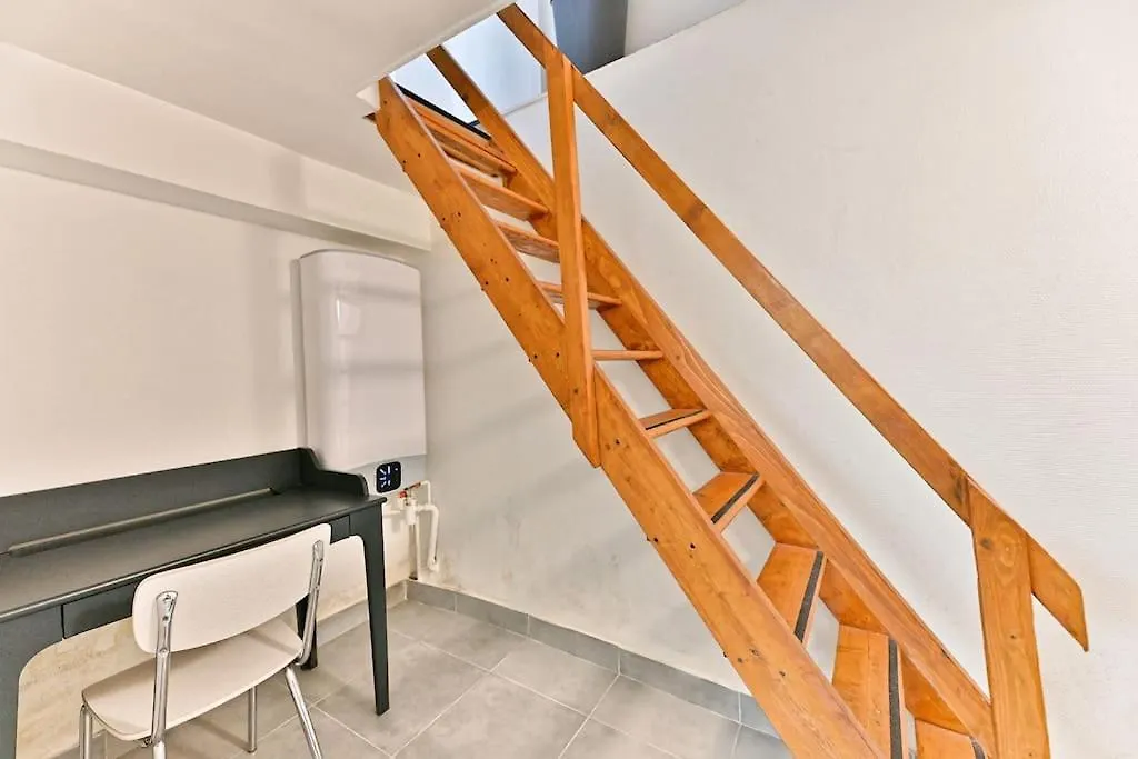Charmant Studio Avec Mezzanine Boulevard Voltaire Paris França