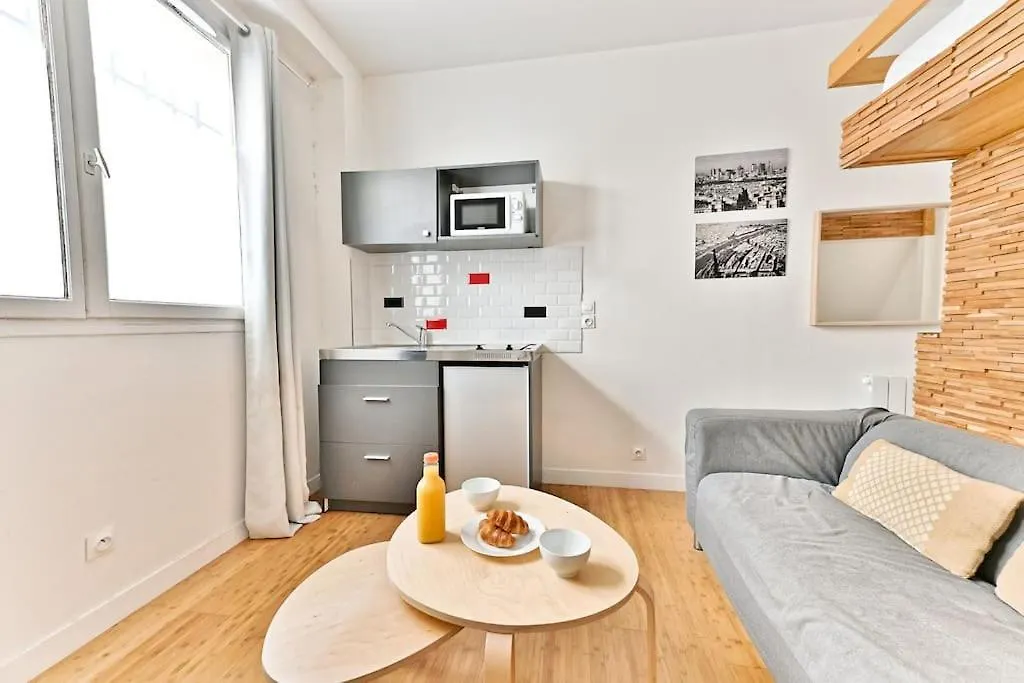 Apartment Charmant Studio Avec Mezzanine Boulevard Voltaire Paris France