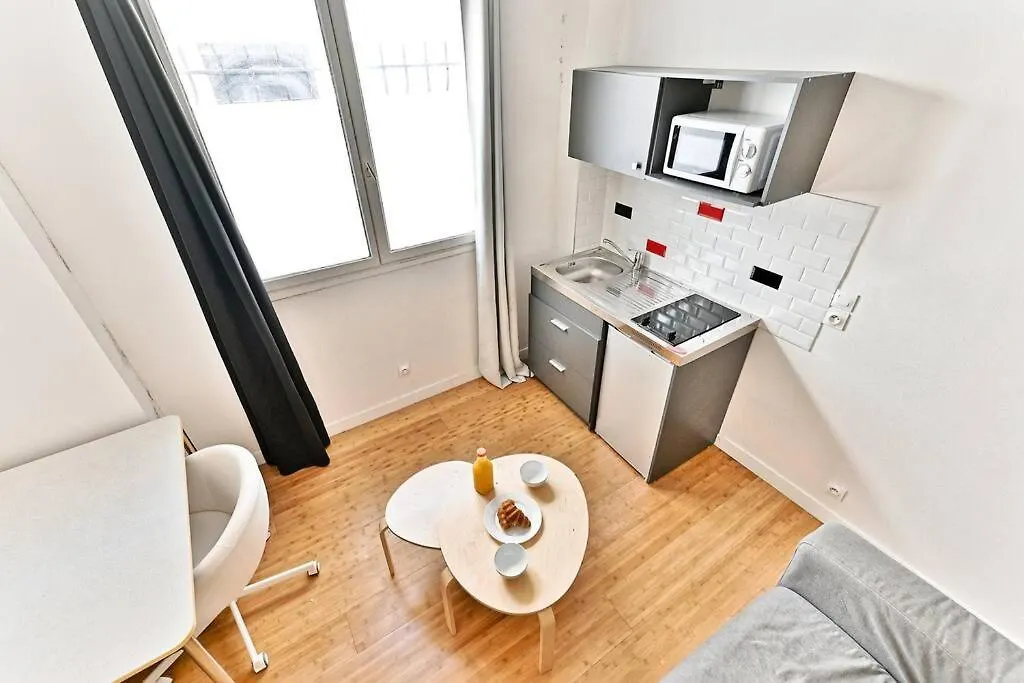 Charmant Studio Avec Mezzanine Boulevard Voltaire Paris França